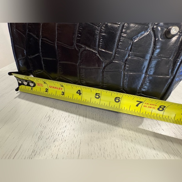 Unique Vintage Sleek Black Crocodile-Embossed Hand  Bag - Picture 5 of 14